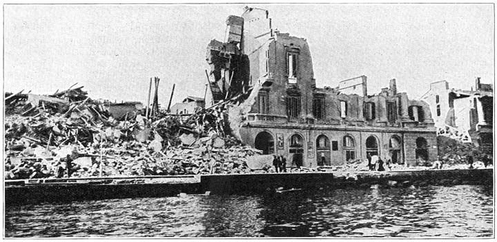 Ru&iuml;nen, die de plaats van paleizen innemen.