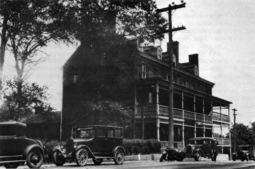 "The Tavern," across Little River Turnpike from the
courthouse. Photo by Helen Hill Miller, 1932.
